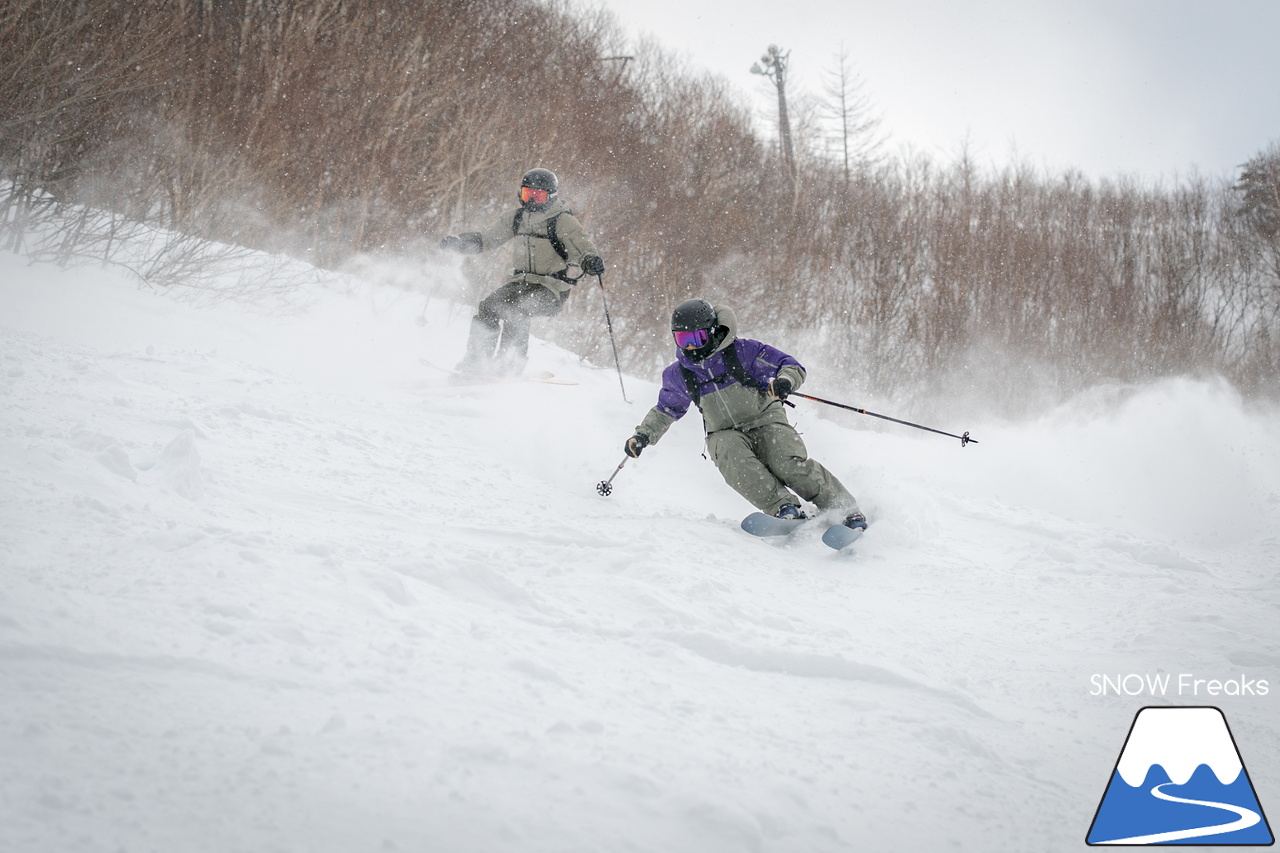 サッポロテイネ｜プロスキーヤー・中西太洋さんが、今季 SNOW Freaks 初登場。コンディション良好なゲレンデ＆パウダーを滑る、そして、撮る！